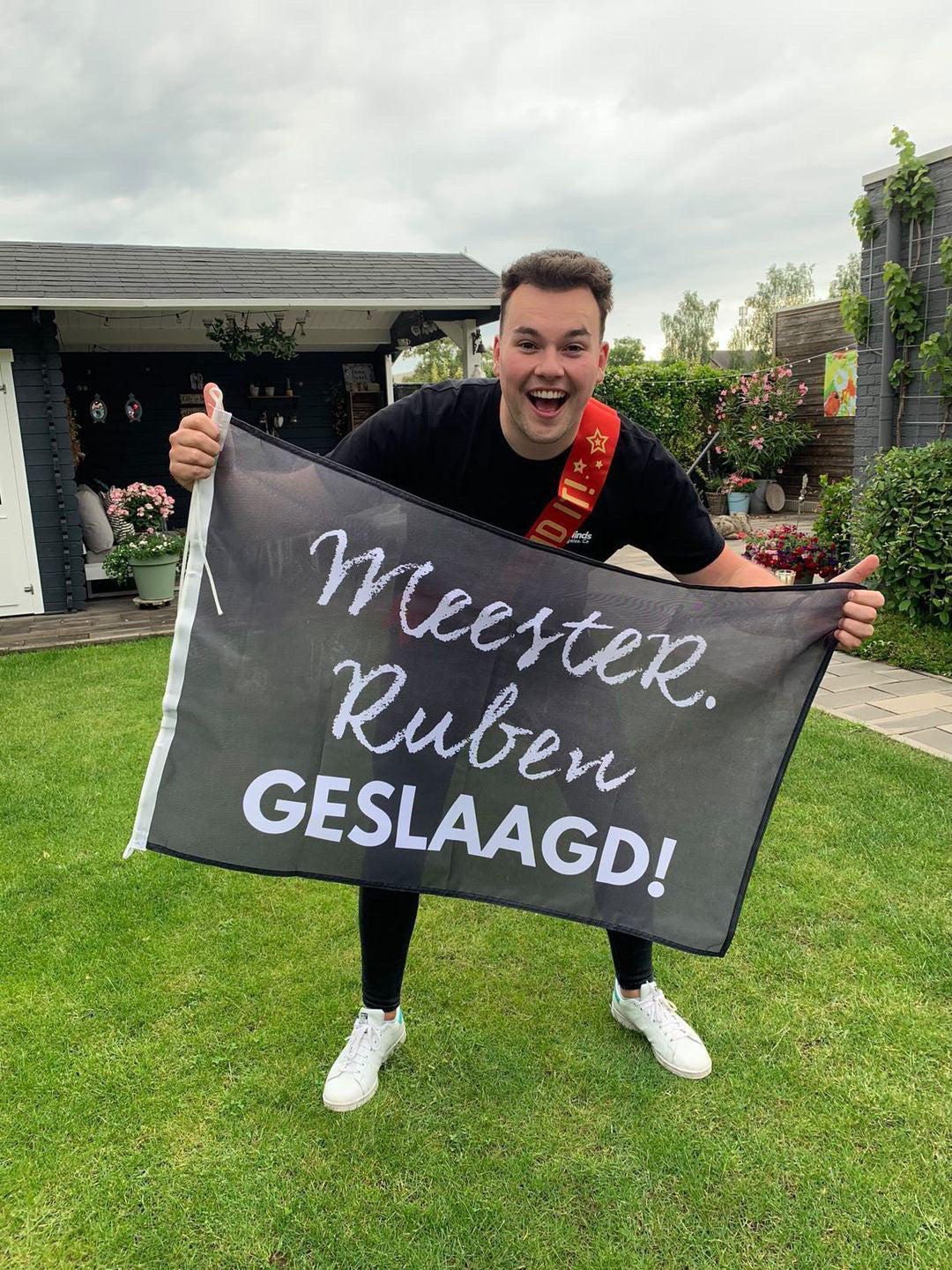 MEESTER. geslaagd vlaggen