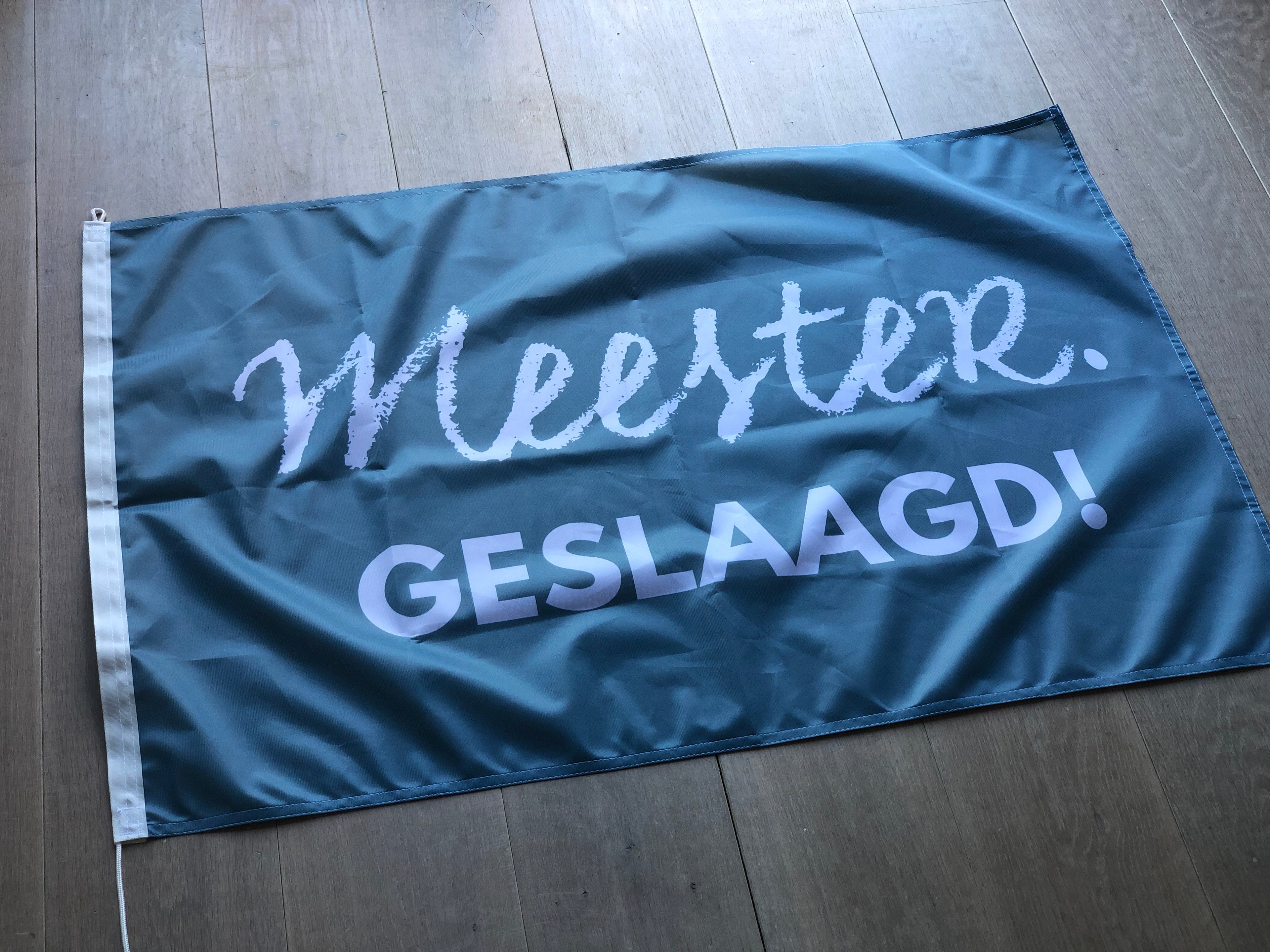 MEESTER. geslaagd vlag
