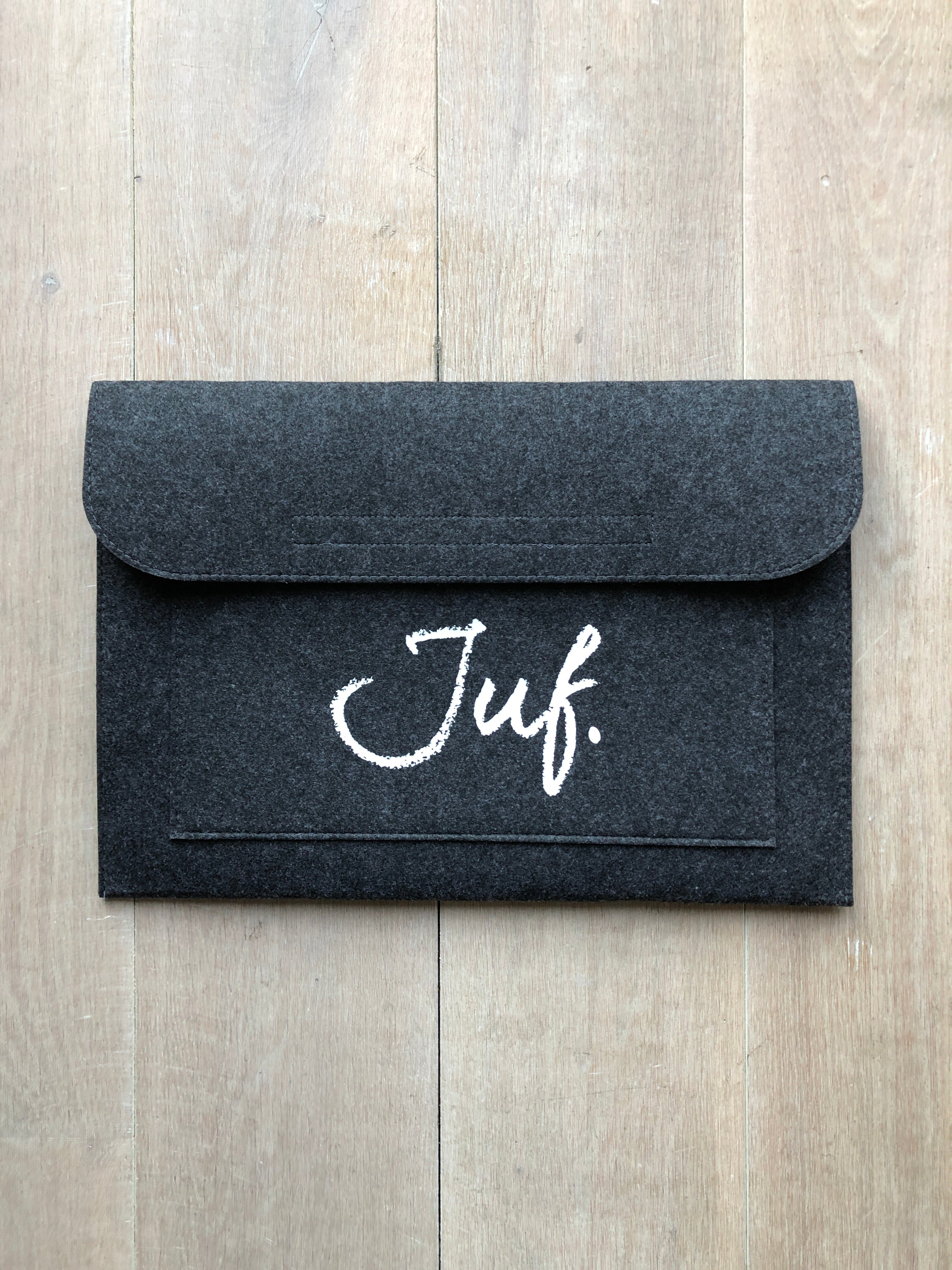 JUF. vilten laptophoes tot 15,6 inch