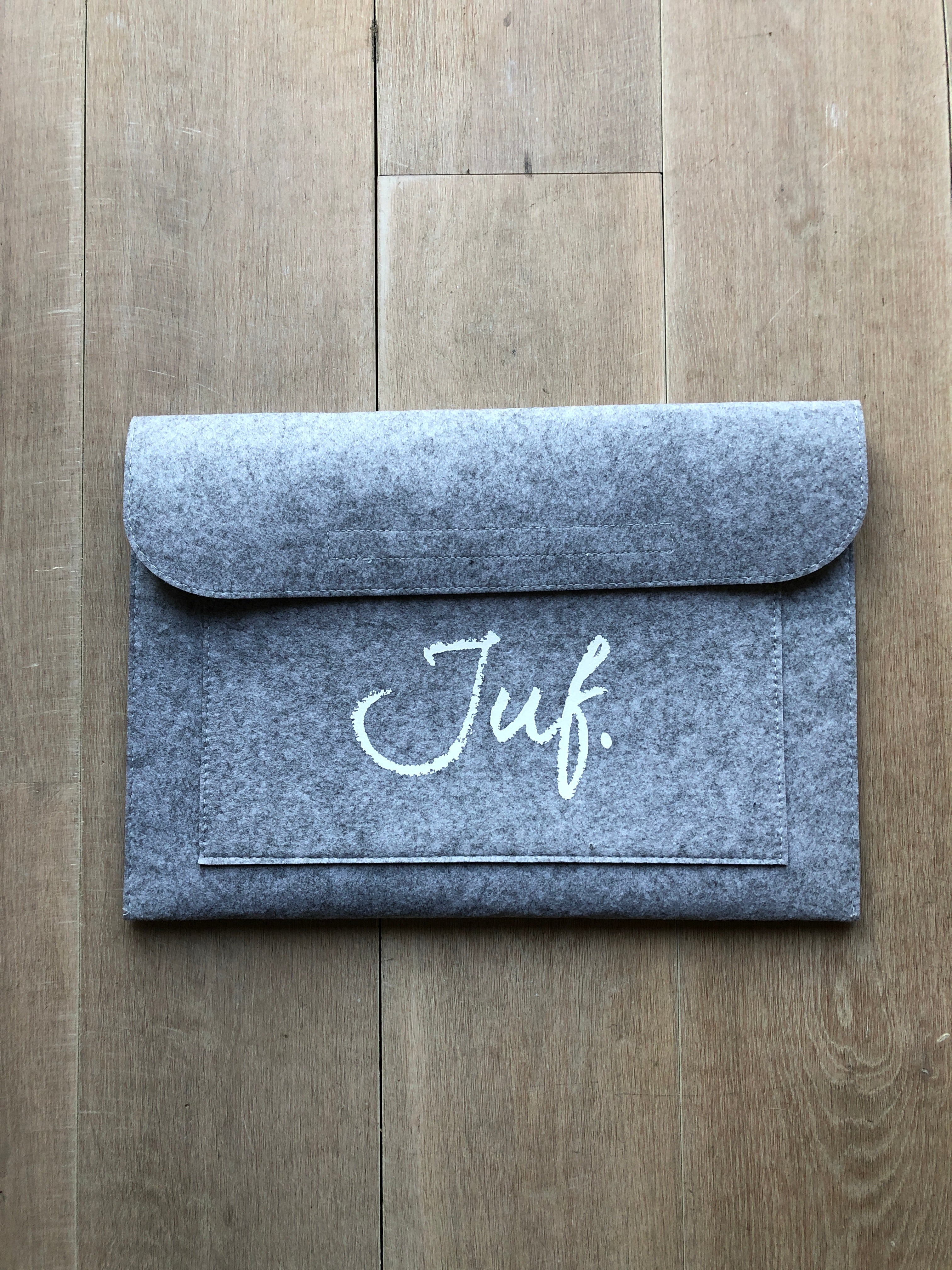 JUF. vilten laptophoes tot 15,6 inch