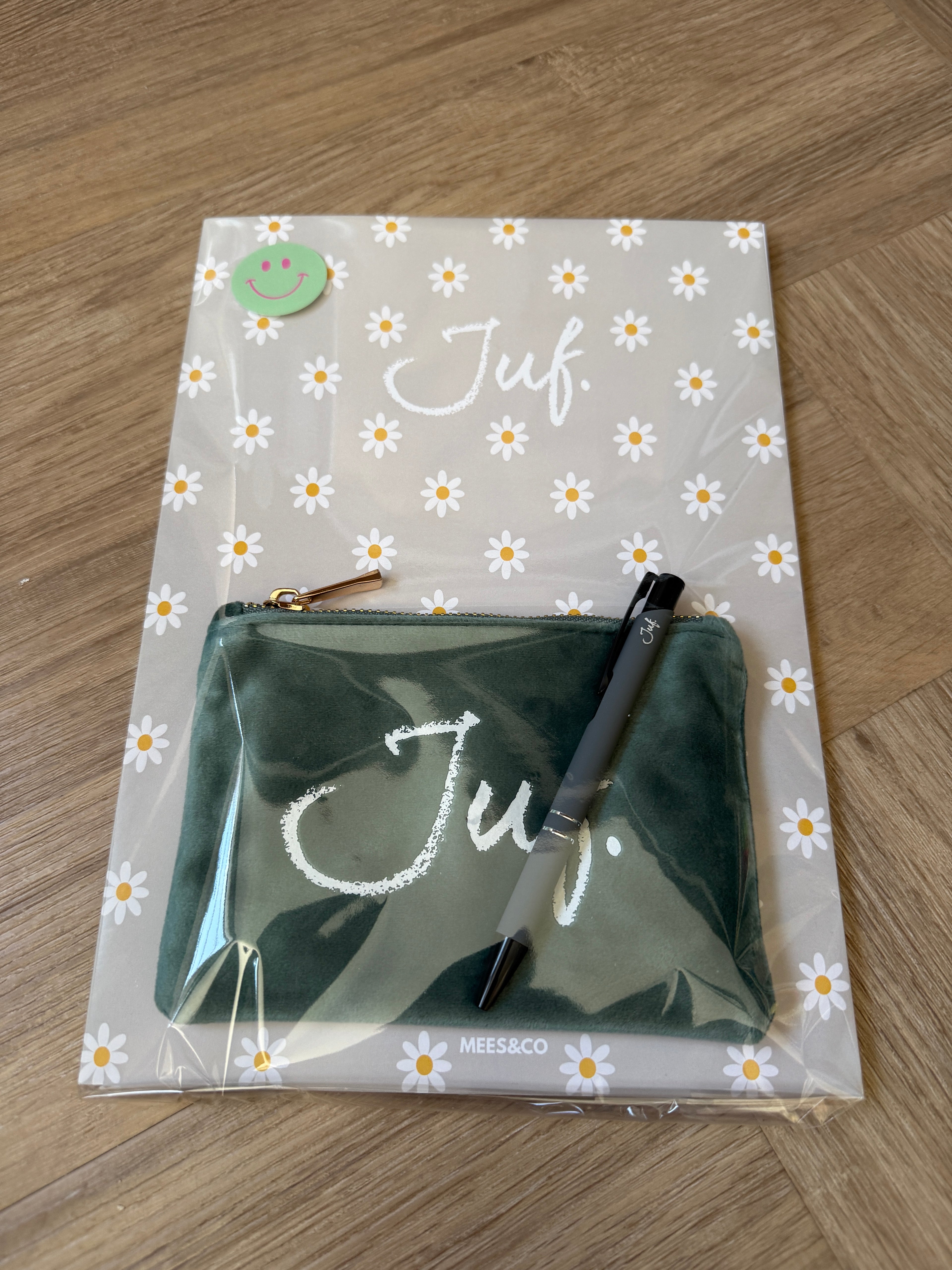Cadeaupakket JUF. notitieblok + etui + pen
