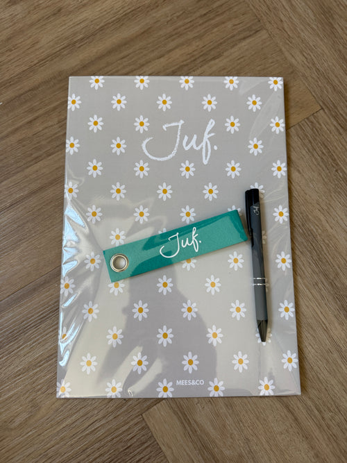 Cadeaupakket JUF. notitieblok + sleutelhanger + pen