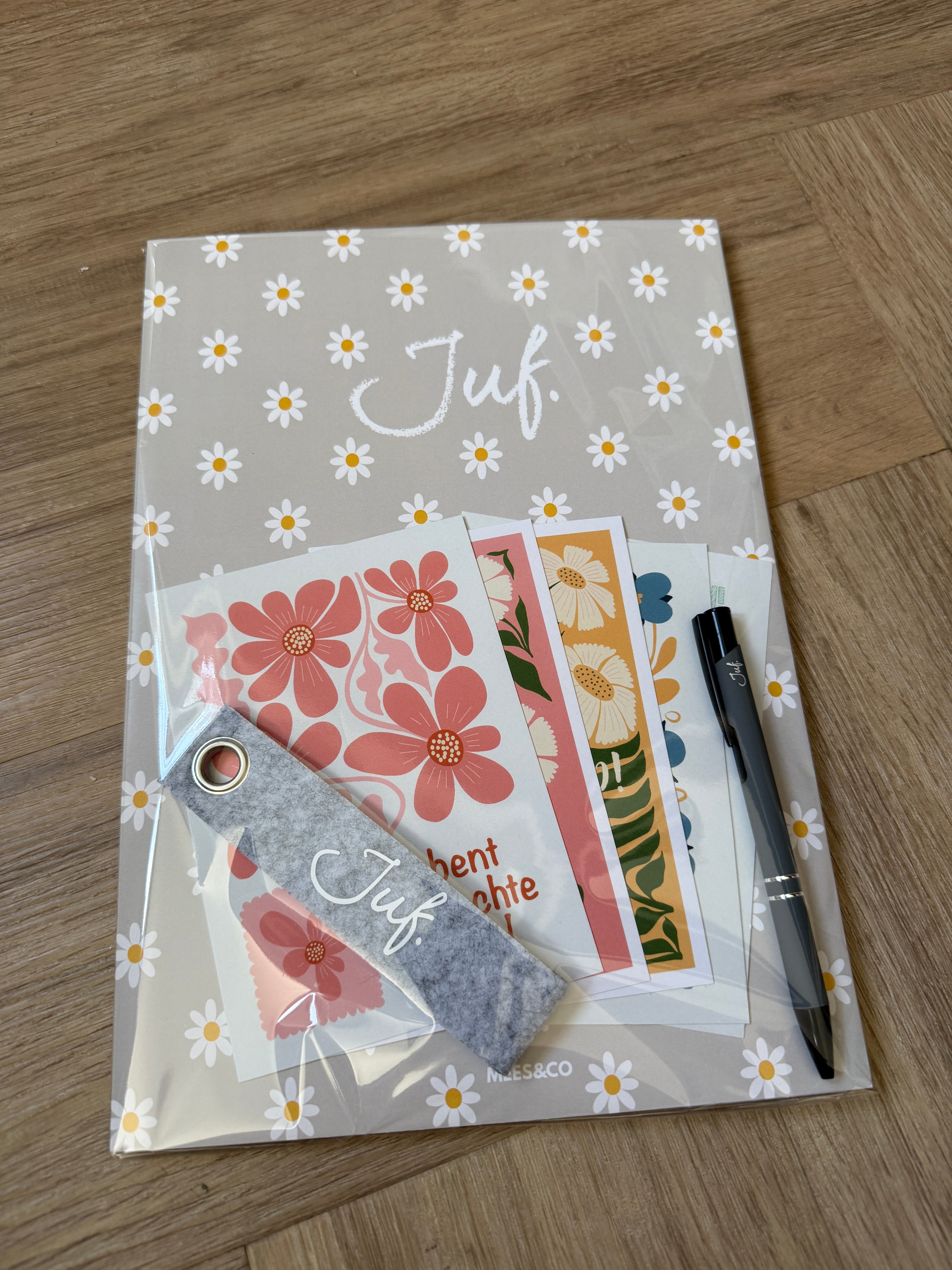 Cadeaupakket JUF. notitieblok + kaartenset + sleutelhanger + pen