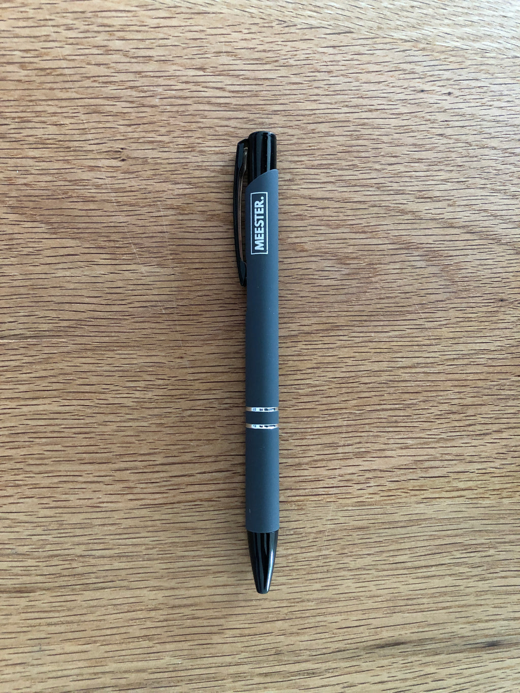 MEESTER. Pen