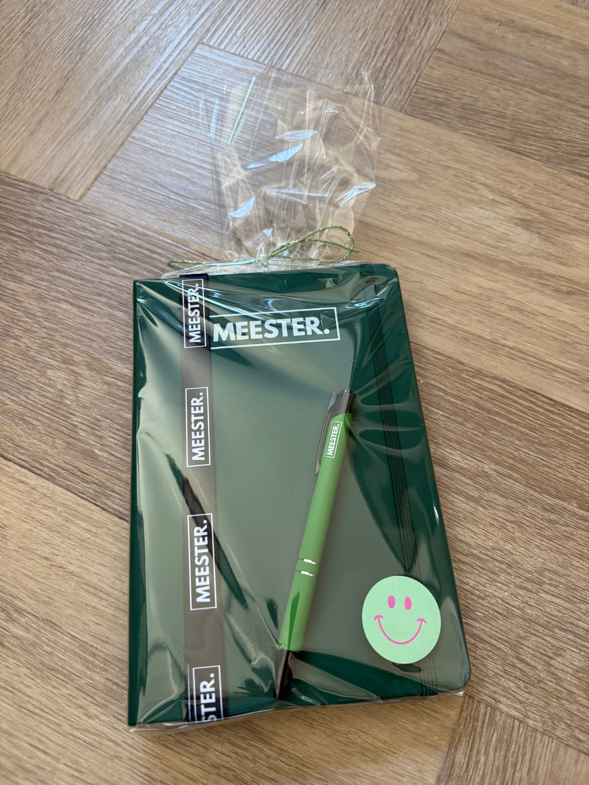 Cadeaupakket MEESTER. notitieboekje + keycord + pen groen