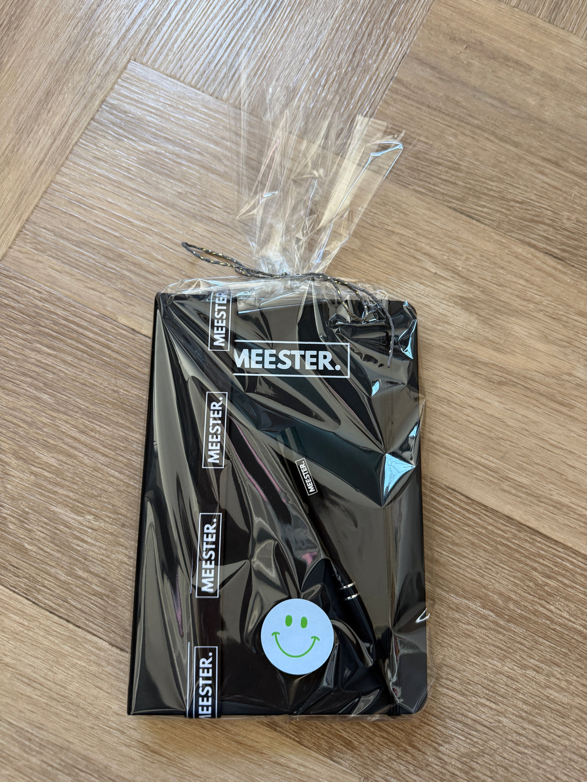 Cadeaupakket MEESTER. notitieboekje + keycord + pen zwart