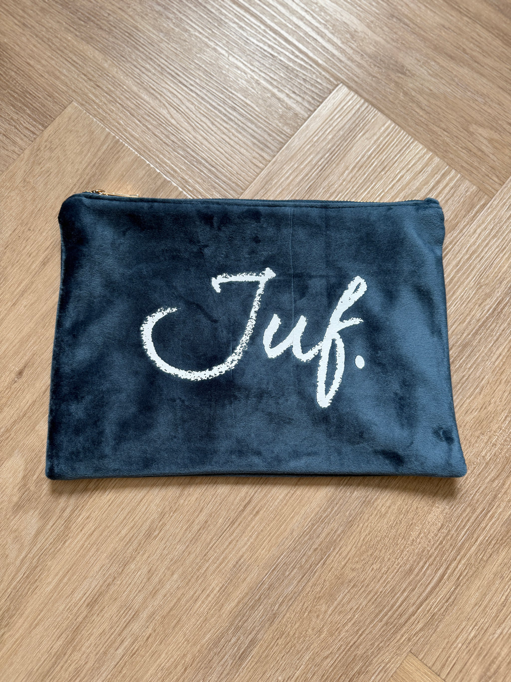 JUF. Velvet Etui Groot (krijt logo)