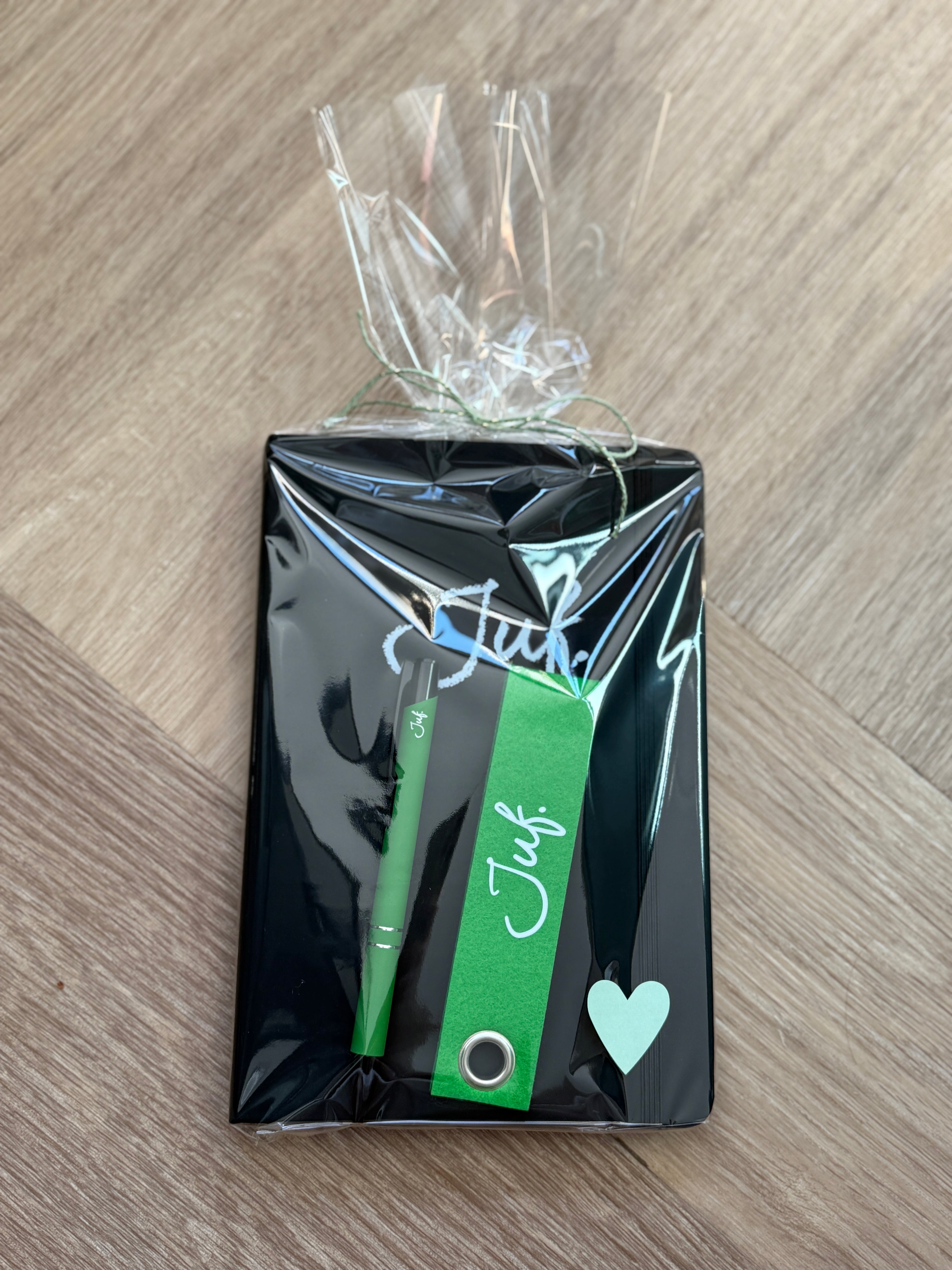 Cadeaupakket JUF. notitieboekje + sleutelhanger + pen