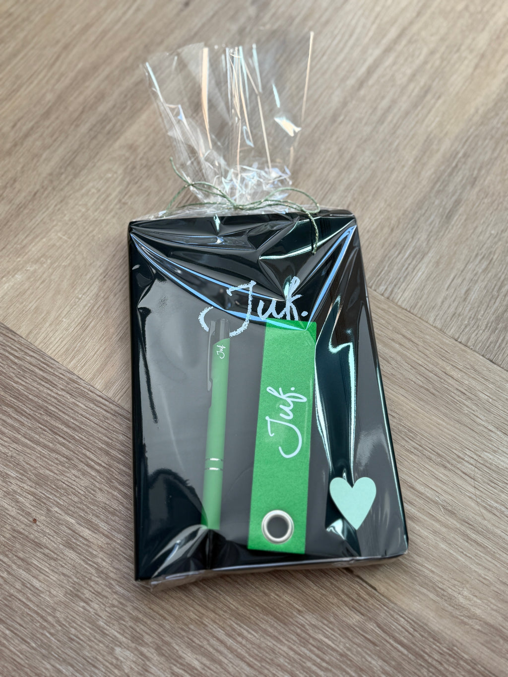 Cadeaupakket JUF. notitieboekje + sleutelhanger + pen