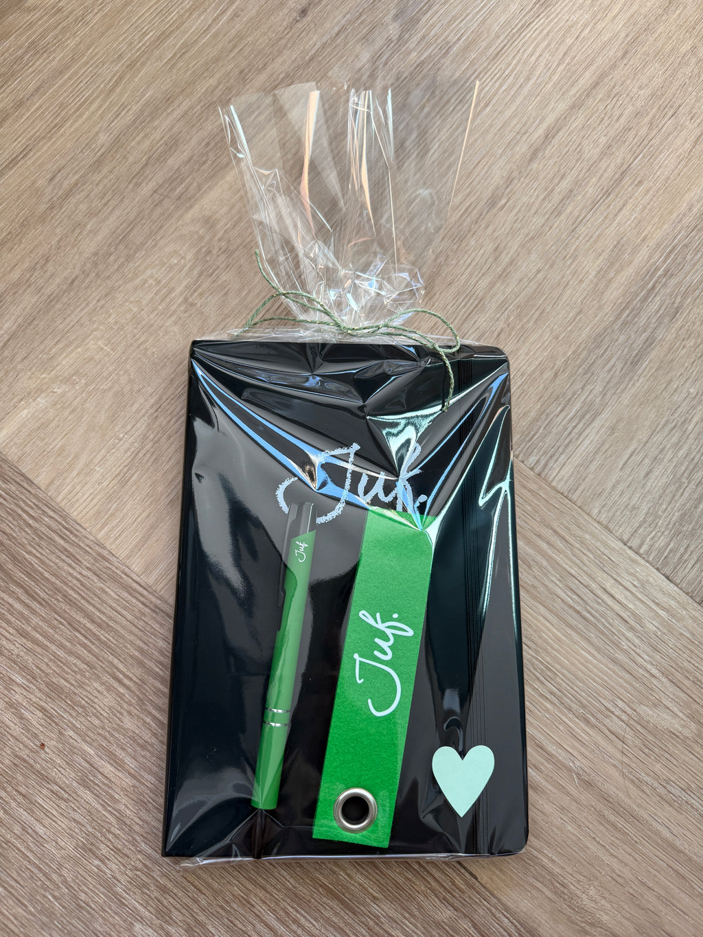 Cadeaupakket JUF. notitieboekje + sleutelhanger + pen