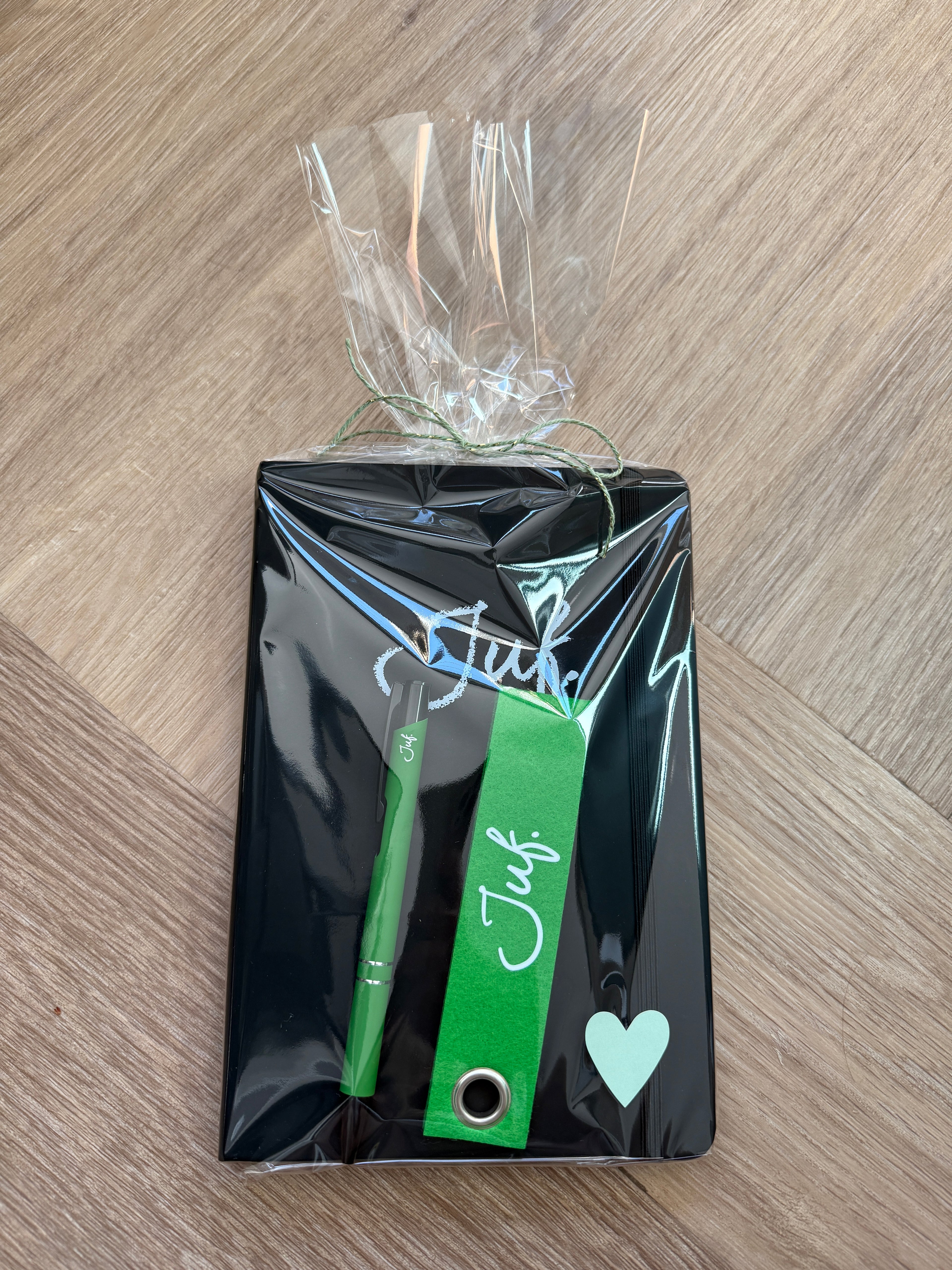 Cadeaupakket JUF. notitieboekje + sleutelhanger + pen