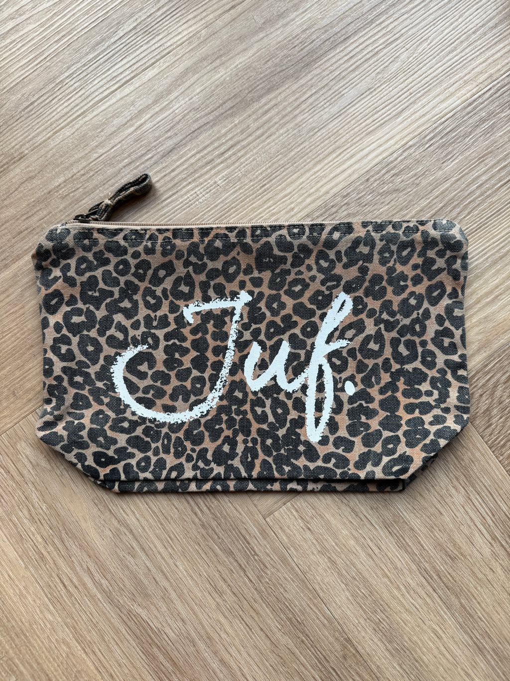 JUF. Luipaard Etui (krijt logo)