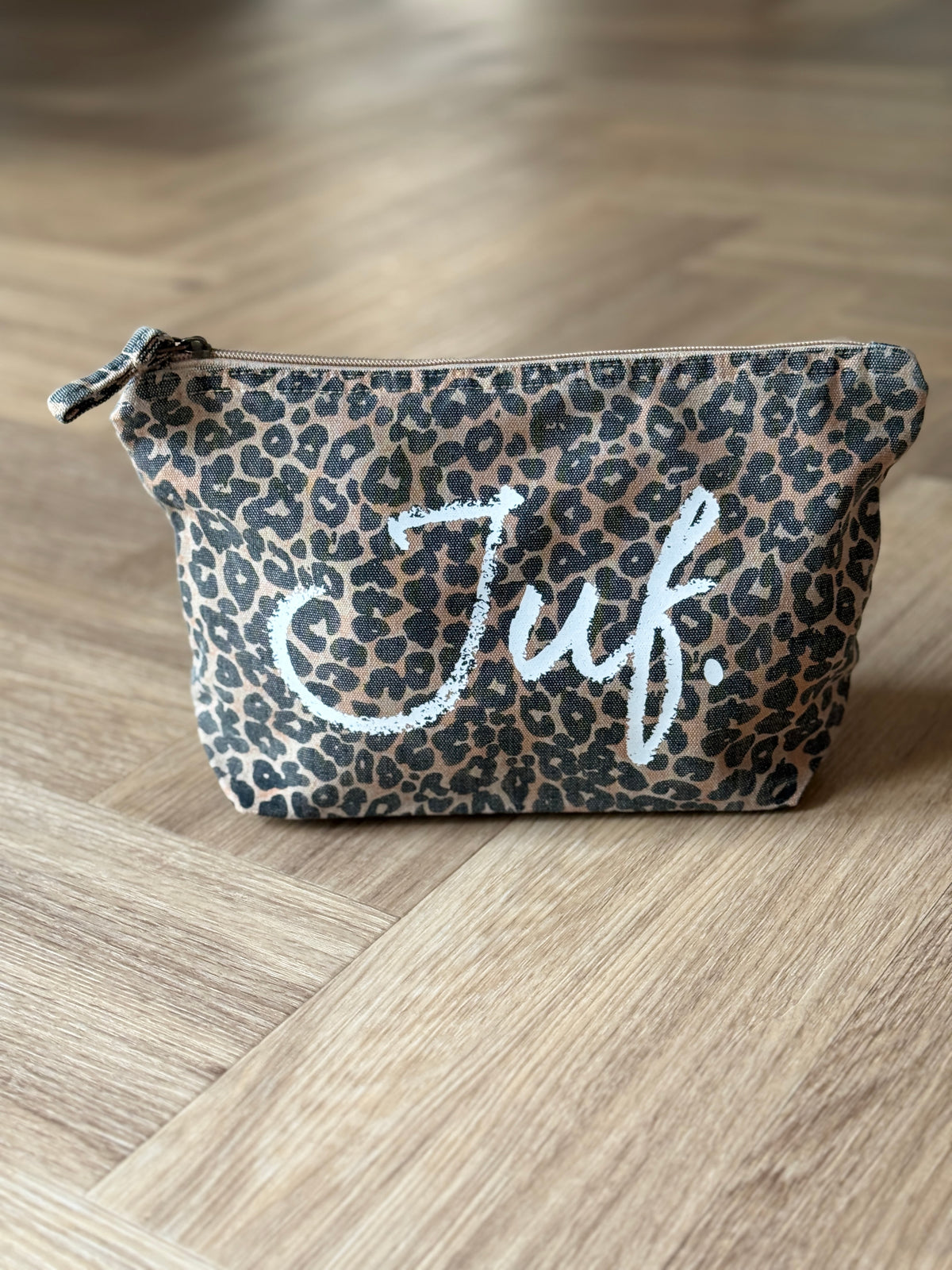 JUF. Luipaard Etui (krijt logo)