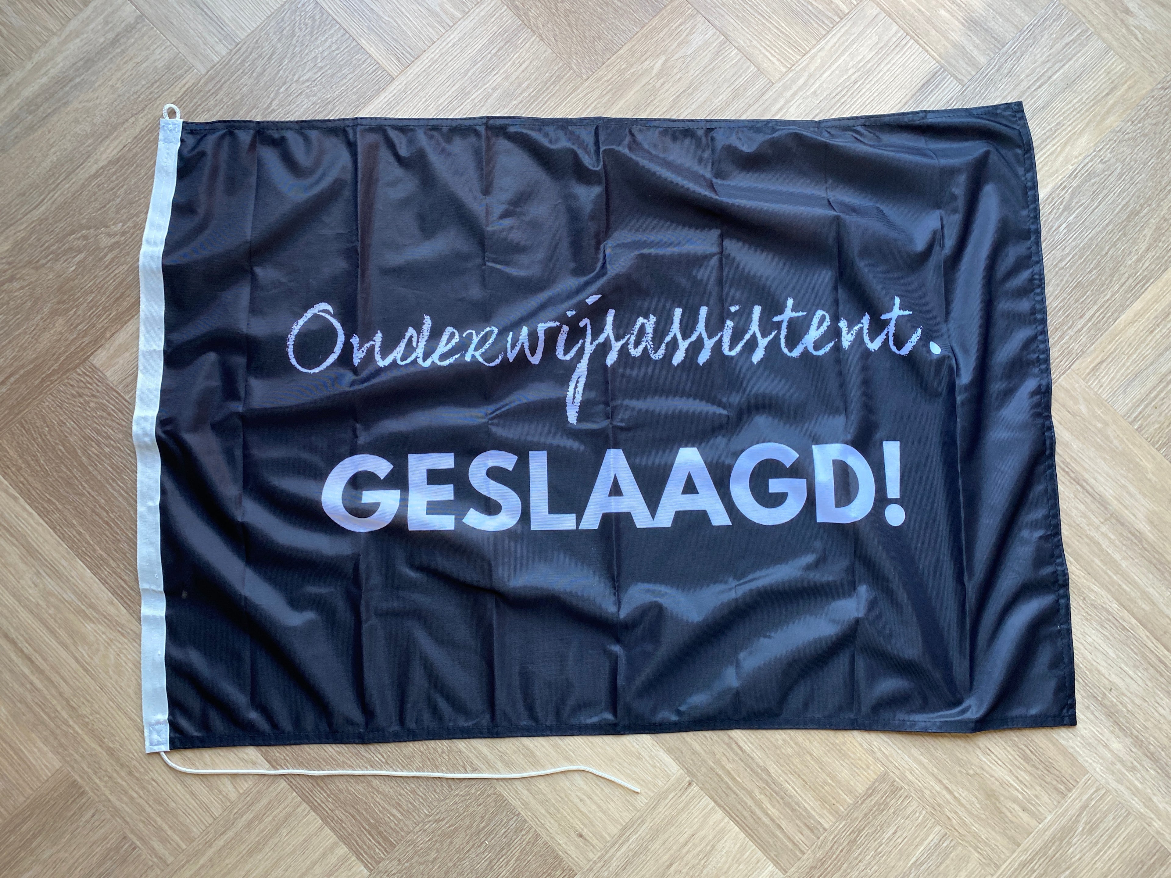 ONDERWIJSASSISTENT. geslaagd vlag