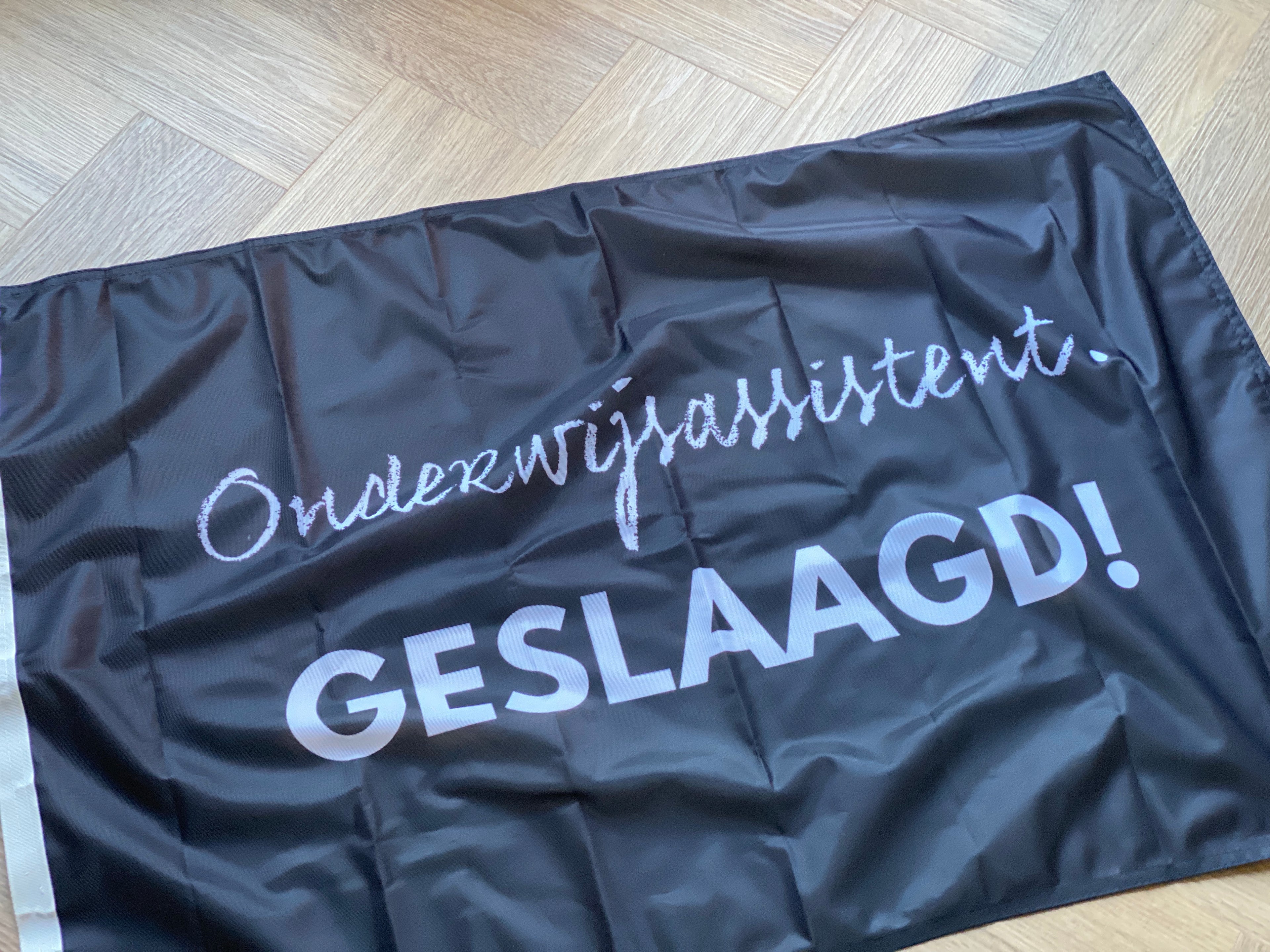 ONDERWIJSASSISTENT. geslaagd vlag